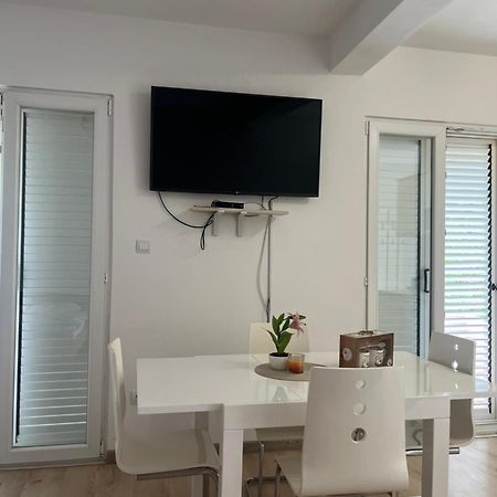 Apartman Iskra Bijela Exteriör bild