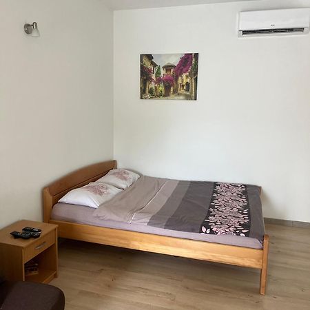 Apartman Iskra Bijela Exteriör bild