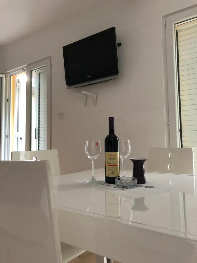 Apartman Iskra Lägenhet Bijela Exteriör bild