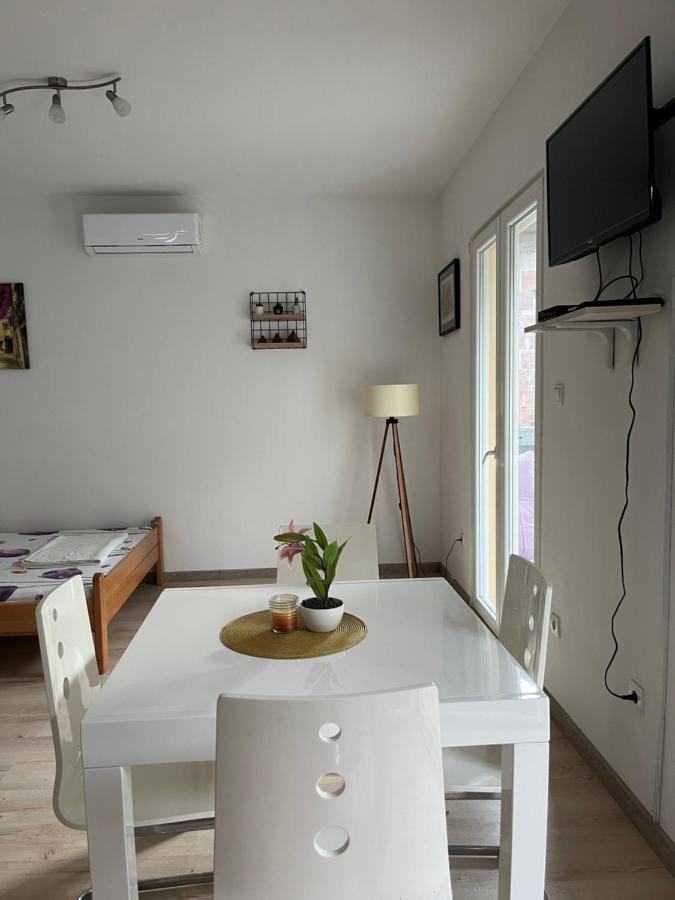 Apartman Iskra Bijela Exteriör bild