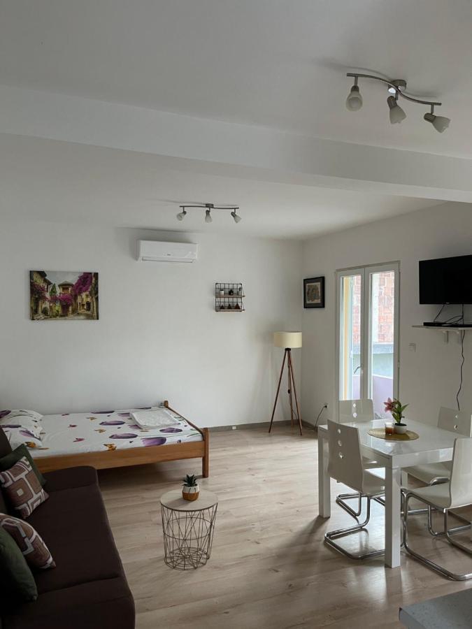 Apartman Iskra Lägenhet Bijela Exteriör bild