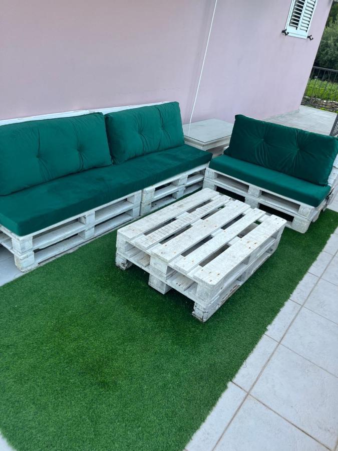 Apartman Iskra Bijela Exteriör bild