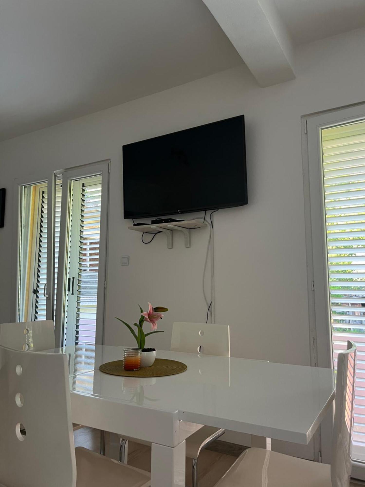 Apartman Iskra Lägenhet Bijela Exteriör bild