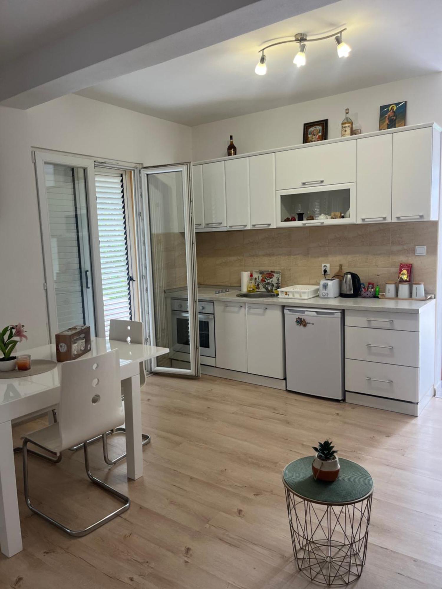 Apartman Iskra Lägenhet Bijela Exteriör bild