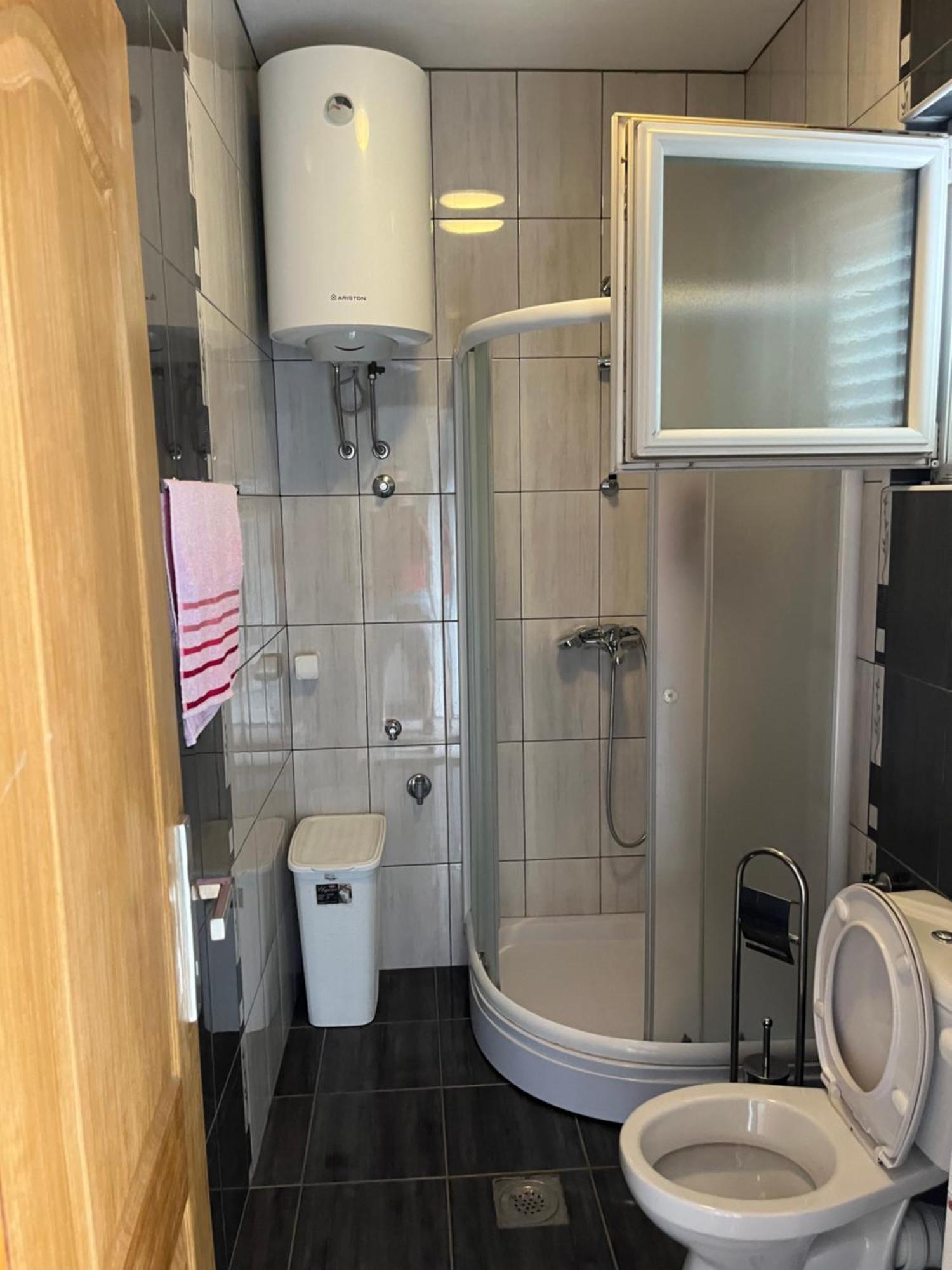 Apartman Iskra Lägenhet Bijela Exteriör bild