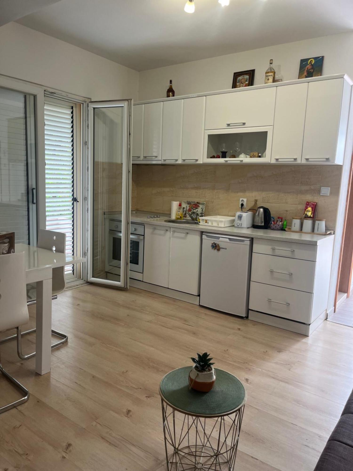 Apartman Iskra Lägenhet Bijela Exteriör bild
